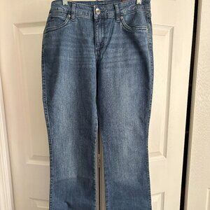 Discount Shipping NWT, Women's Aura Bootcut Jean by Wrangler.   Size 6